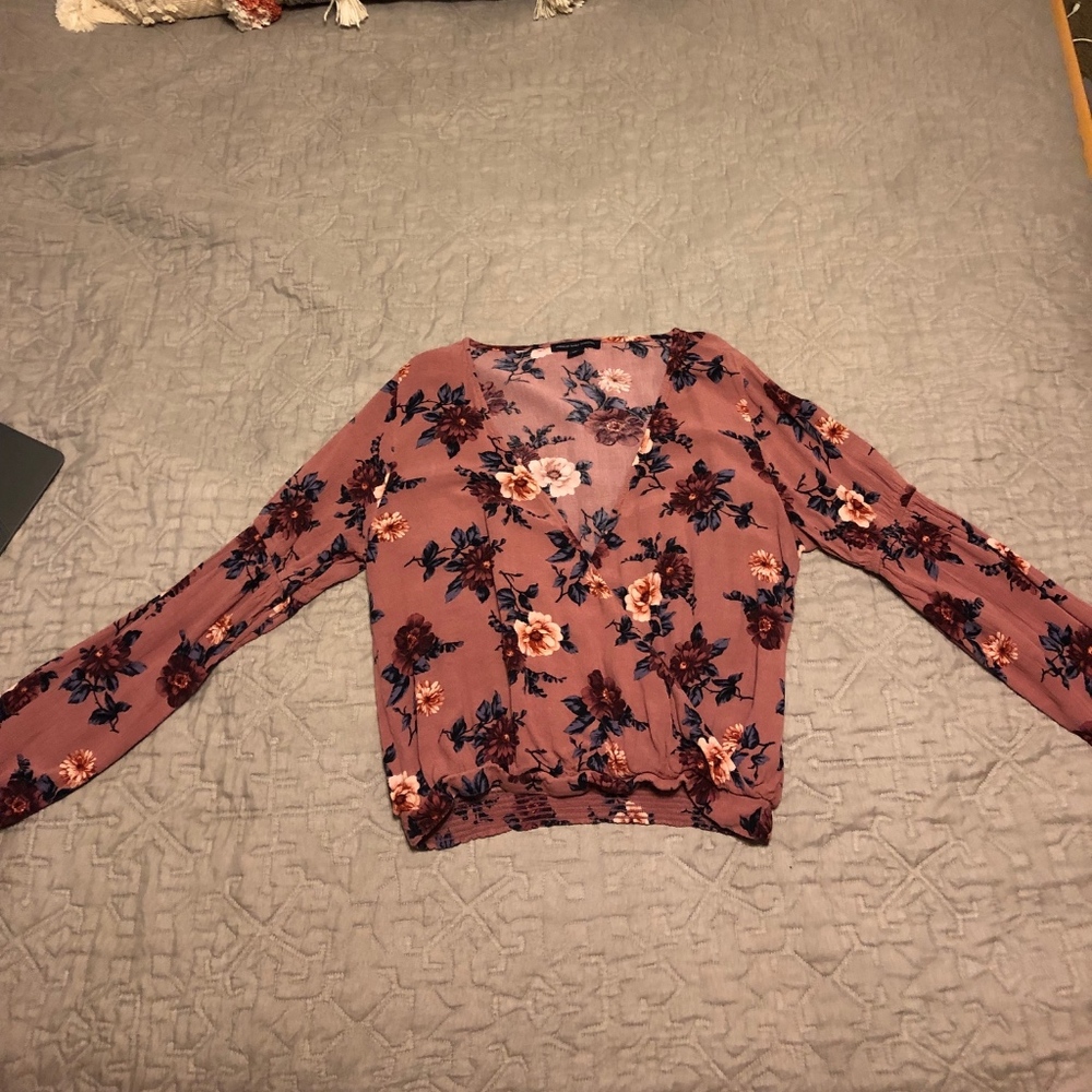American Eagle cropped floral shirt size medium